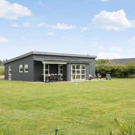 Lovely Home In Tarm With Wifi, hotel a Tarm