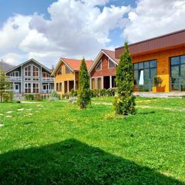 COTTAGE CHALET and TOURS، فندق في ديليجان