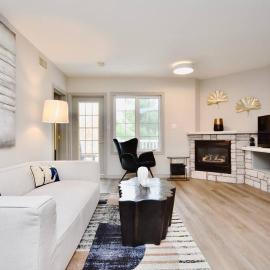 Stunning Condo with Access to Pool, hotel em Shanty Bay