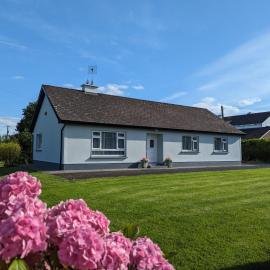 Home from home in East Galway, hotel in Ballycrossaun