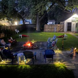 515Escape - Near downtown, private backyard, firepit, bbq, fun!
