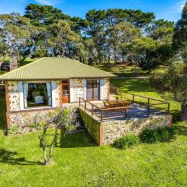 Rustic Cottage، فندق في Waitpinga