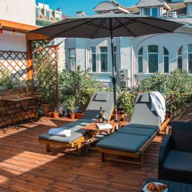 Three Dolphins Hotel with a Rooftop terracе