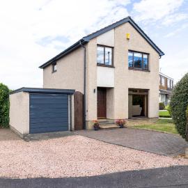 20 mins to Edinburgh 3 bedroom detached family house Wi-Fi Parking, hotel u gradu 'Fife'