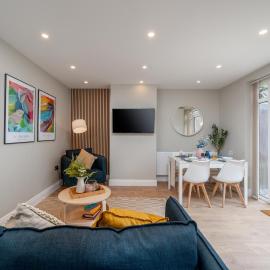 Edgeware Home 4 Bedroom House-Free Parking, hotel din Edgware