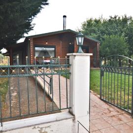 Kleonikis wooden house Kastoria, hotel sa Pendávrison