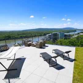 River View Apartments Hotel, хотел в Братислава