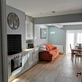 Cosy, comfortable home close to city centre