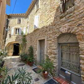 La Barbacane de Cascastel-des-Corbières, hotell i Cascastel-des-Corbières