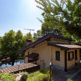Villa con darsena-Castelletto Ticino