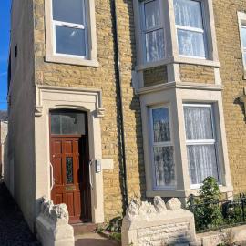 Bay Wind Apartment, hotel u gradu Morkem