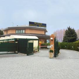 Hotel Maxim, hotel Peschiera Borromeóban