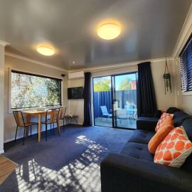 A Stone's Thrown From Town Cosy Home, Hotel in Dunedin