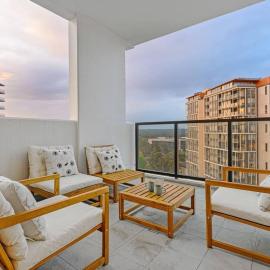 Brand new 2BD Modern Apt near MQ shopping centre