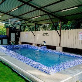 Adorable 3-bedroom home with Pool, Wi-Fi and BBQ, Hotel in Rembau