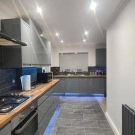 Freshen - up Stays Birmingham Spacious 3-Bed Contractor & Insurance Accommodation Parking Garden, готель у Бірмінгемі