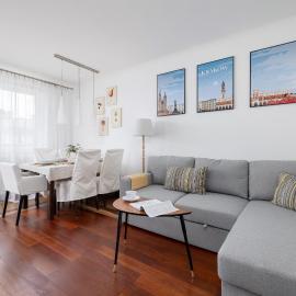 Cozy Apartment with Parking in Kraków by Noclegi Renters