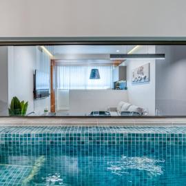 Modern Urban Oasis with Private Plunge Pool, hotel in Piraeus