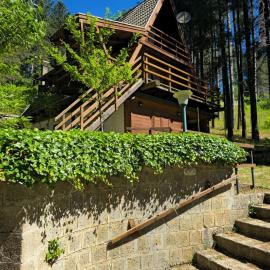 Chalet Natura la tana del ghiro, hotel v destinácii Cavaliere
