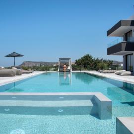 Omnia Luxury Villa, 100m2 Pool, Whirlpool & Gym, By ThinkVilla, hotel a Prínos