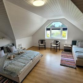 Sleeps 18 - Lakeview - House - Vonyarcvashegy, hotel in Vonyarcvashegy