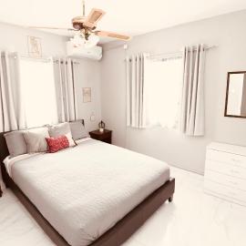 Two bedrooms Constant Spring Road Gated Townhouse Ideal Location, hotel a Kingston
