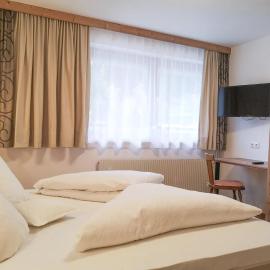 Ferienchalet HOLDERNACH, hotel sa Kappl