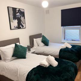 Abbey Wood Serviced Apartment 3BRH Free Wi-Fi Parking Tea and Coffee, hotel in Belvedere