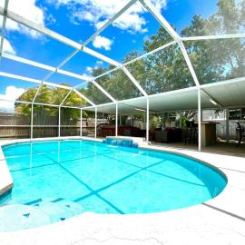 Private Oasis Retreat Heated Pool Hot Tub Beaches, Hotel in Tampa