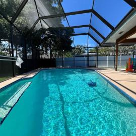 Coastal Pool Home Golf Beaches, хотел в Ларго