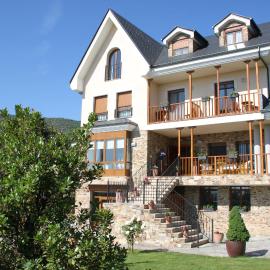 Villa Mencia, hotel v destinácii Corullón