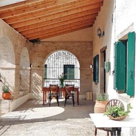 The house with the arches