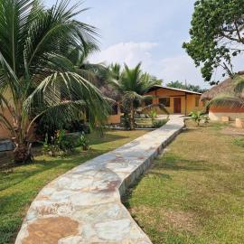 Uzoma's Lodge, khách sạn ở Butre