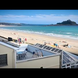 3 Bedroom Beach House Apartment, Across St Michaels Mount in Marazion