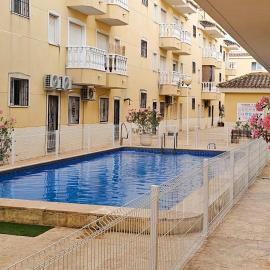 Bonito apartamento con piscina