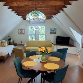 The Oak Park Loft, מלון באוק פארק