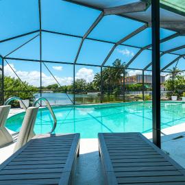 Waterfront Pool & Amazing Location - WOW