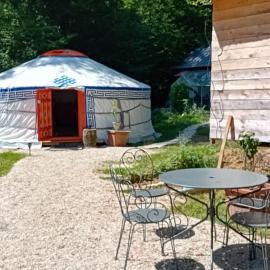 Yourte en pleine nature, hotel v destinaci Dampierre