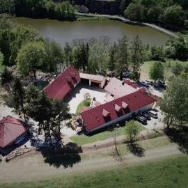 Statek Hostačov, khách sạn ở Zvěstovice