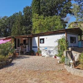 Mobil home hors camping 7km de la mer, hotel in Roquebrune-sur-Argens
