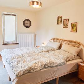 Guesthouse with 3 apartments, just outside Berlin, near to Tesla, hotel u gradu Burig