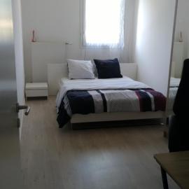 Superbe chambre dans maison neuve, propre et bien aérée, hotel a La Verrière