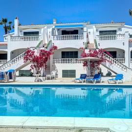 Roca Fornells, Bonito apartamento con piscina SS21، فندق في فورنيلس