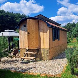 Oaza Święty Spokój - domek z balią i jacuzzi, hotelli kohteessa Rząśnik