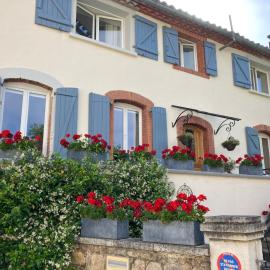 Quiet double ensuite room, own entrance