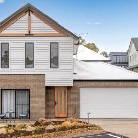 Central Studio in new townhouse, hotelli kohteessa Beechworth