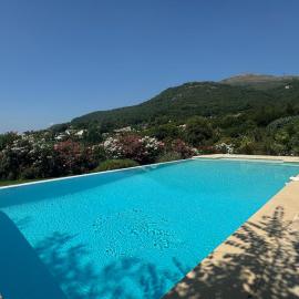 Côte d'Azur villa d'architecture méditerranéenne Vence entre mer et montagne