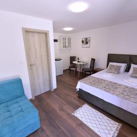 Airport Apartments TRI HRASTA, hotel u Podgorici