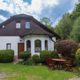 Apartmány U Pivoněk, hotel in Bělá pod Pradědem