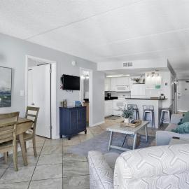 Condo on the Beach- walk to restaurants, shops and activities., hotel en Gulf Shores